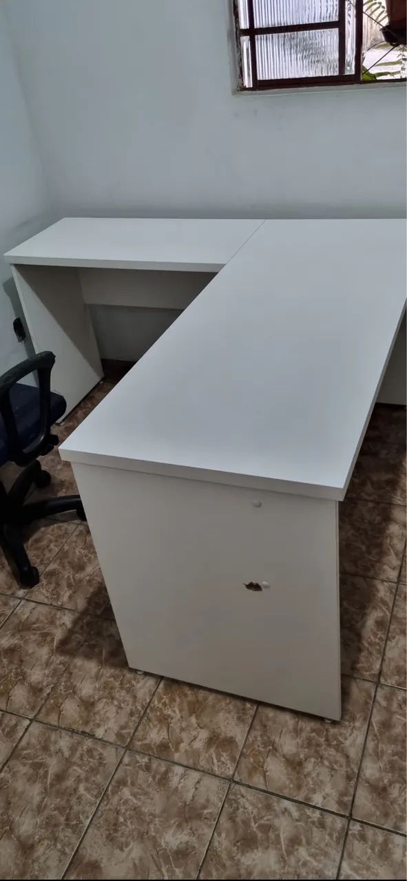 Mesa de escritório em L