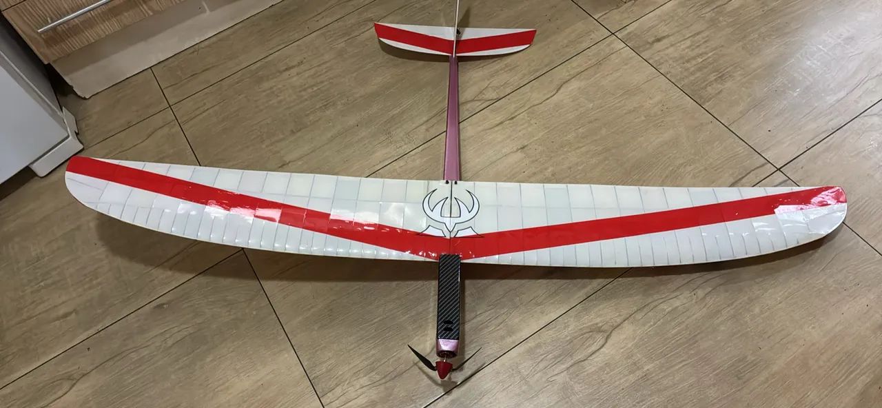 Planador eletrico de balsa
