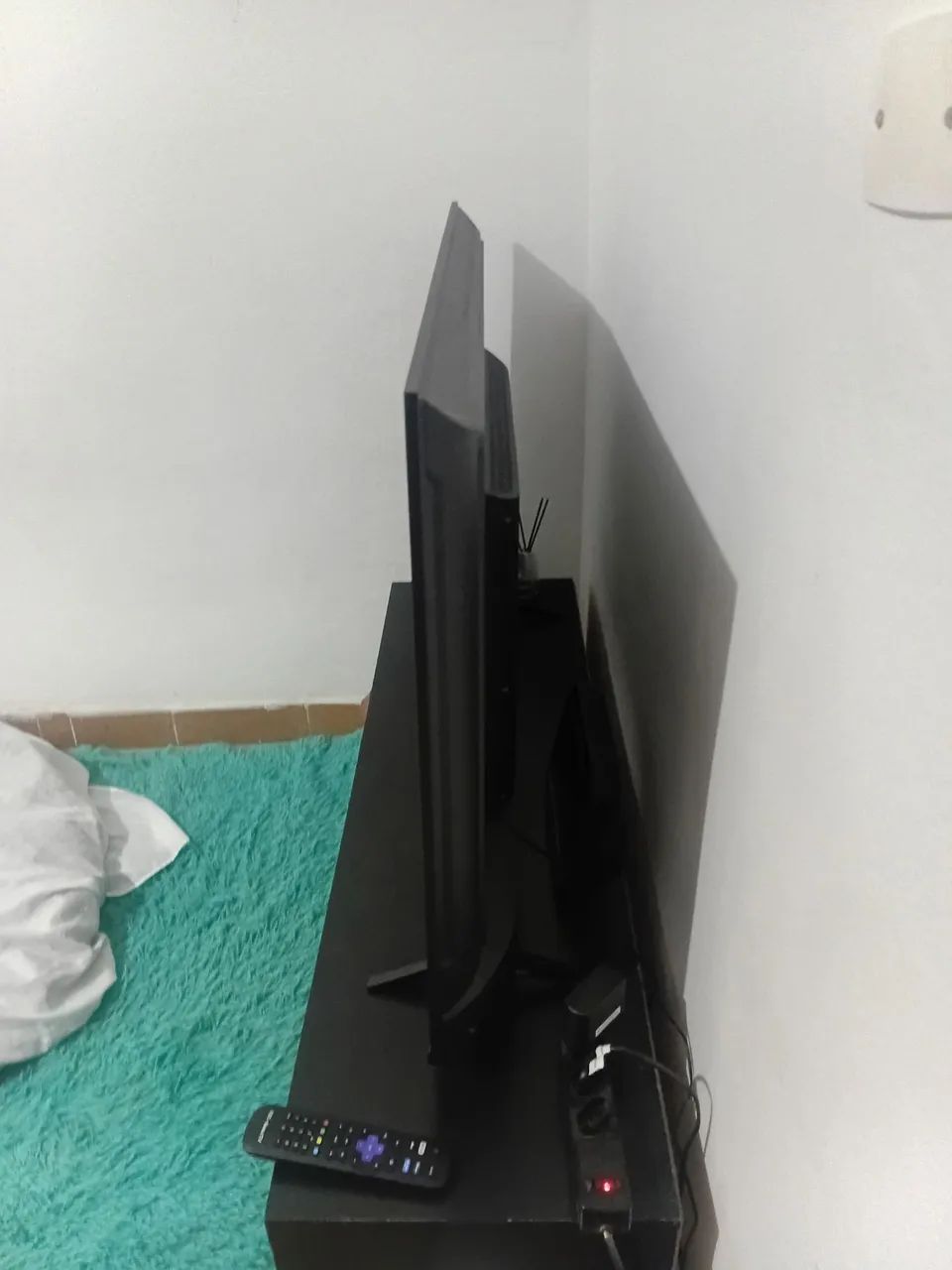 SMART TV AOC ROKU 50 POLEGADAS - 6 MESES DE USO COM 6 MESES DE GARANTIA + NF + CAIXA - Foto 2