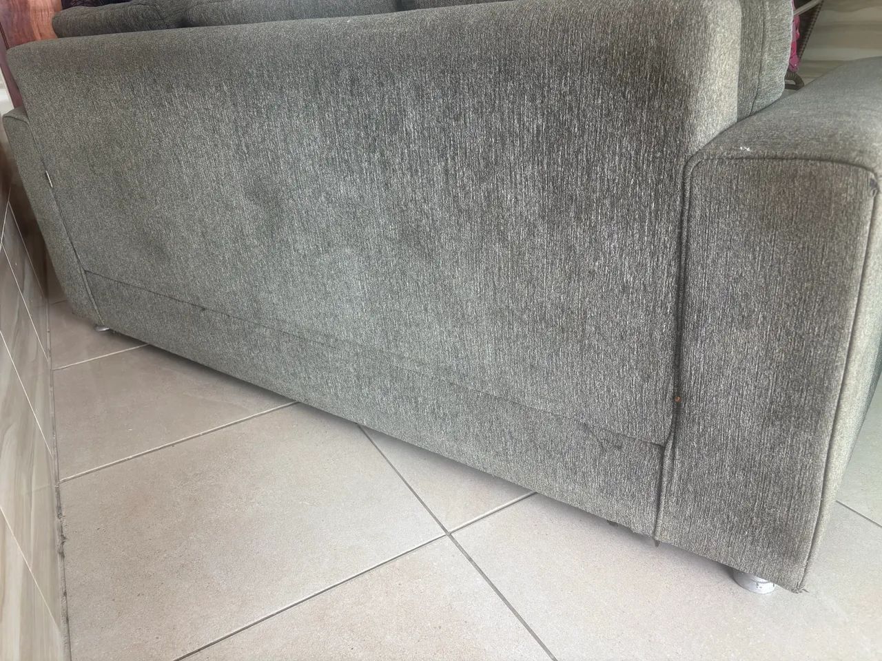 Vendo sofá 3 lugares  - Foto 4