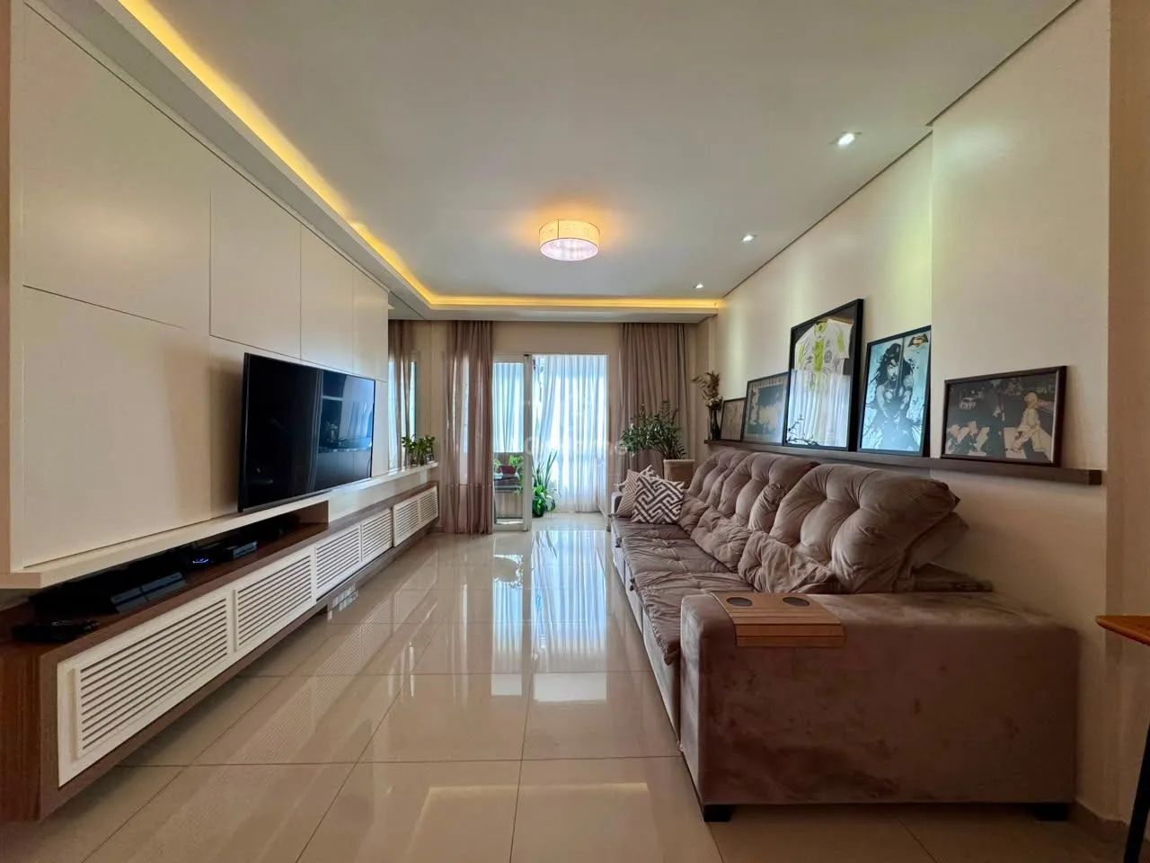 Apartamento semimobiliado de 3 quartos com terraço no Centro - Foto 2