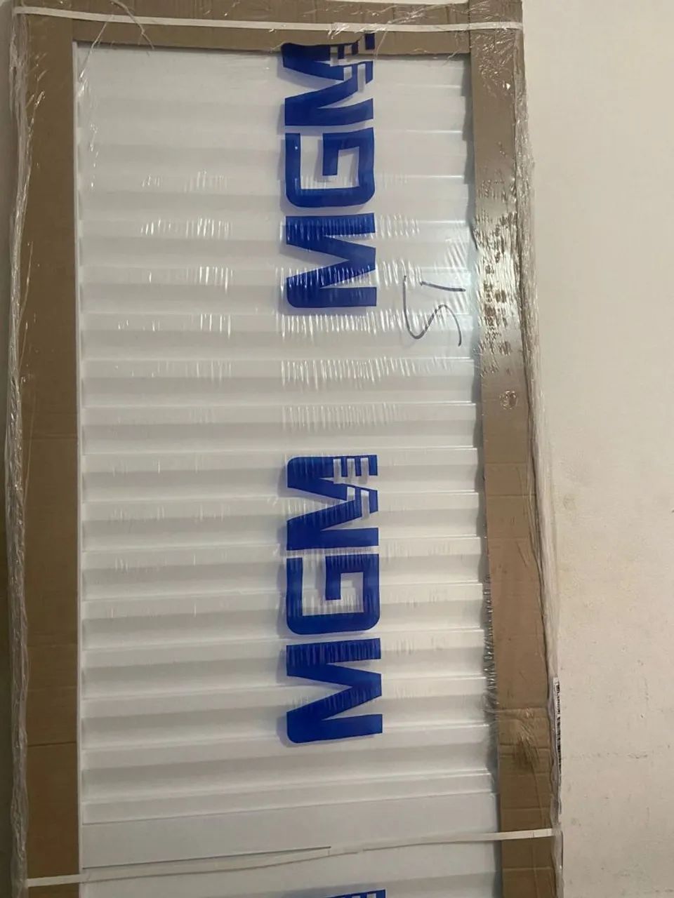 Porta de aço luminada