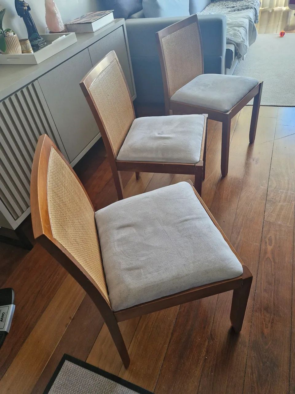 Cadeira com encosto de tela.  - Foto 4