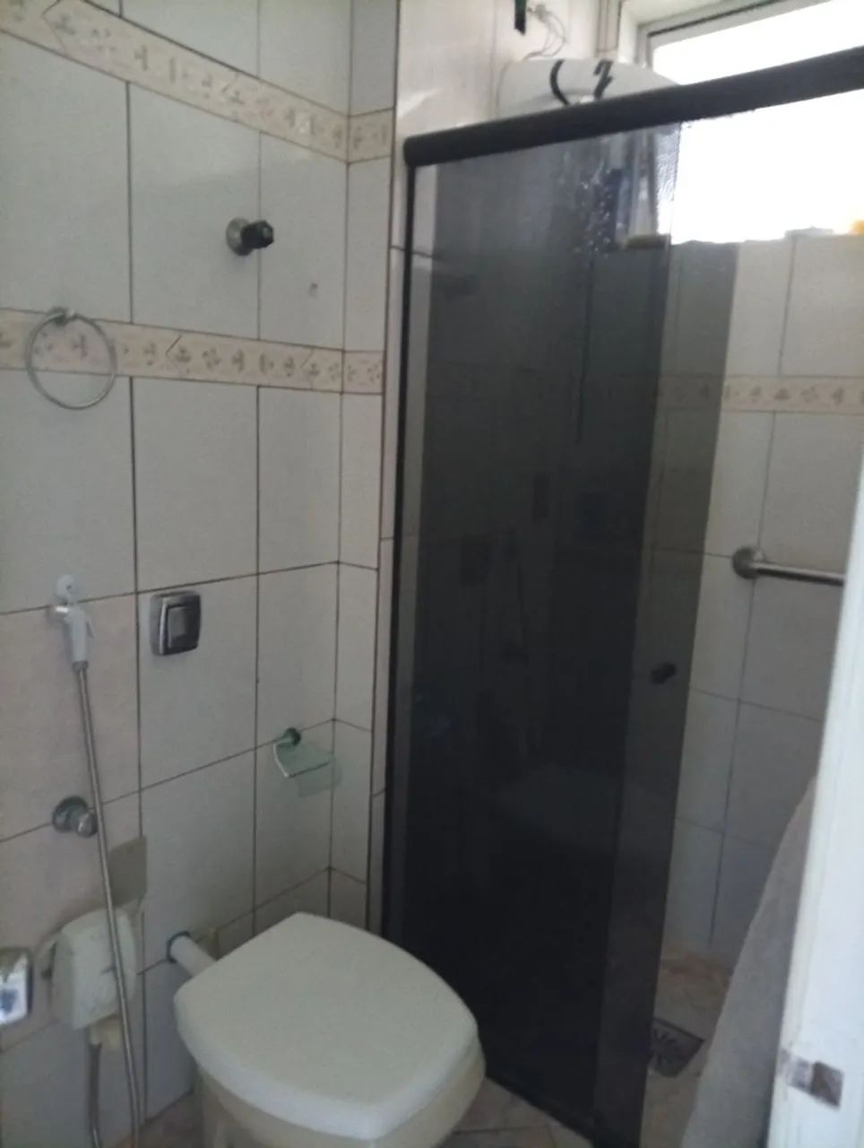 Alugo quarto  ótima localização com varios comércio proX beira mar de são José.  - Foto 2