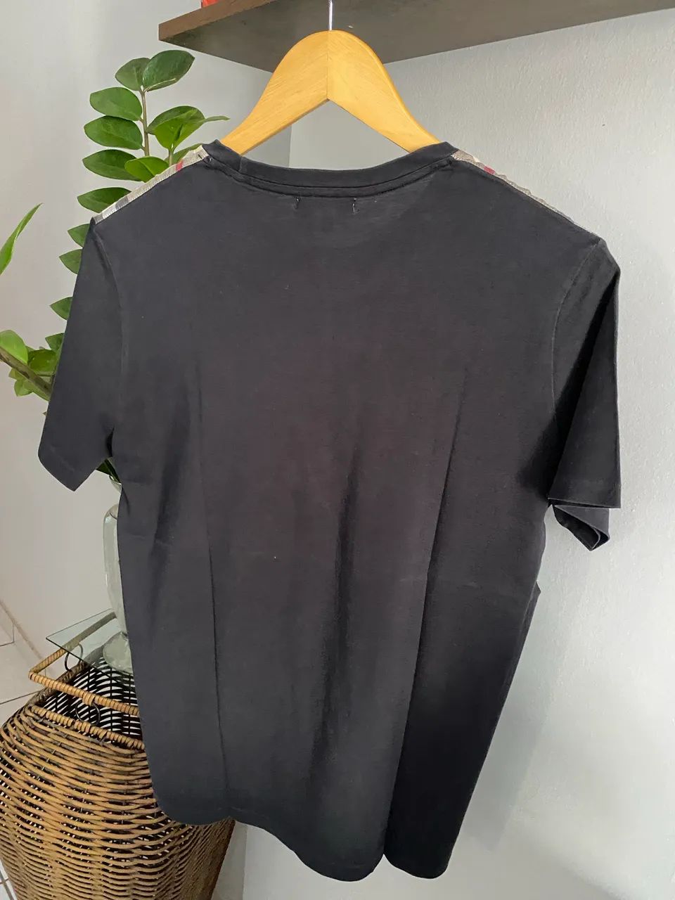 Camiseta Burberry Masculina M  - Foto 3