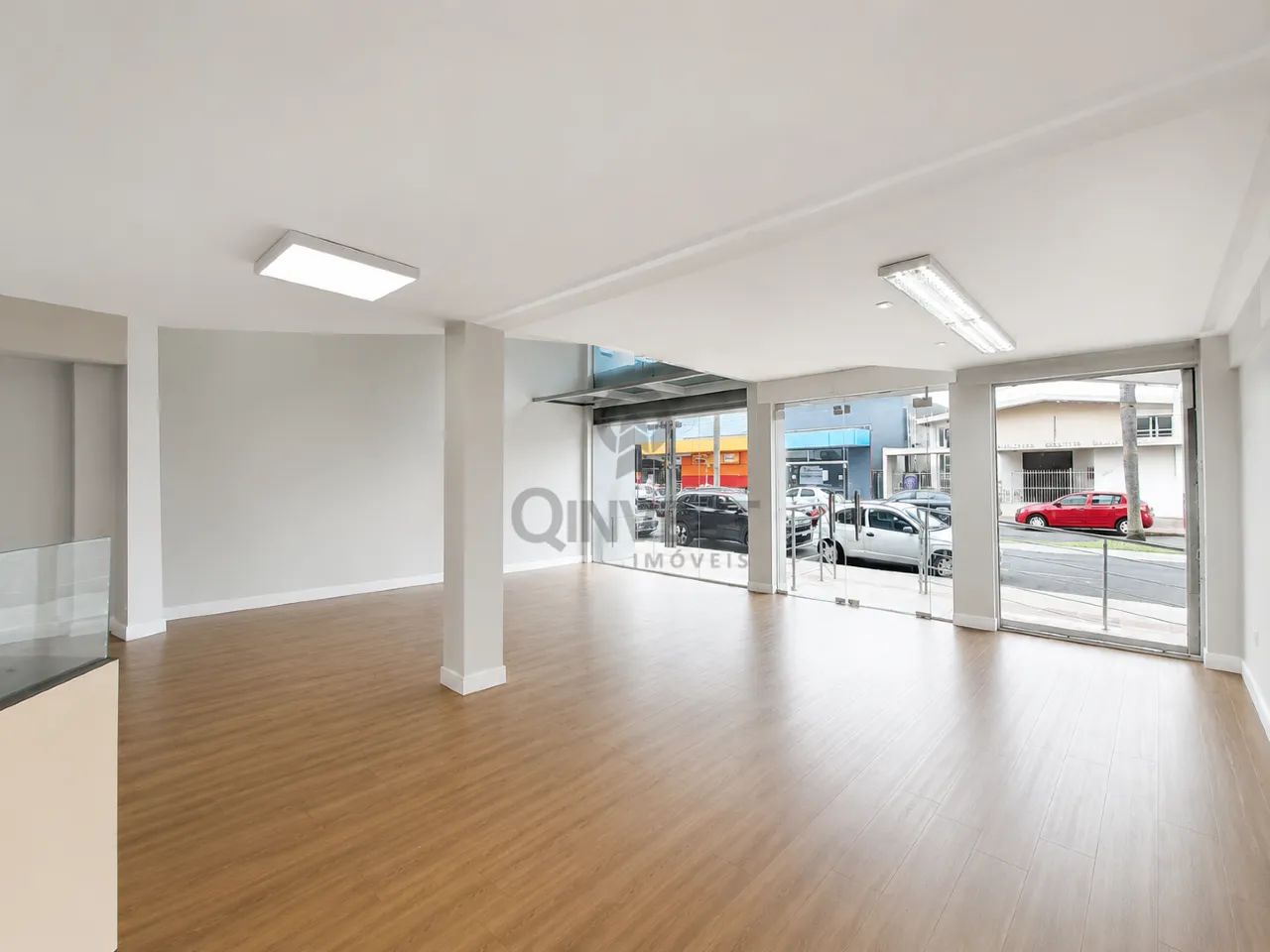 Sala comercial para locação no Centro de Araranguá com 409,75m² e mezanino - Foto 2