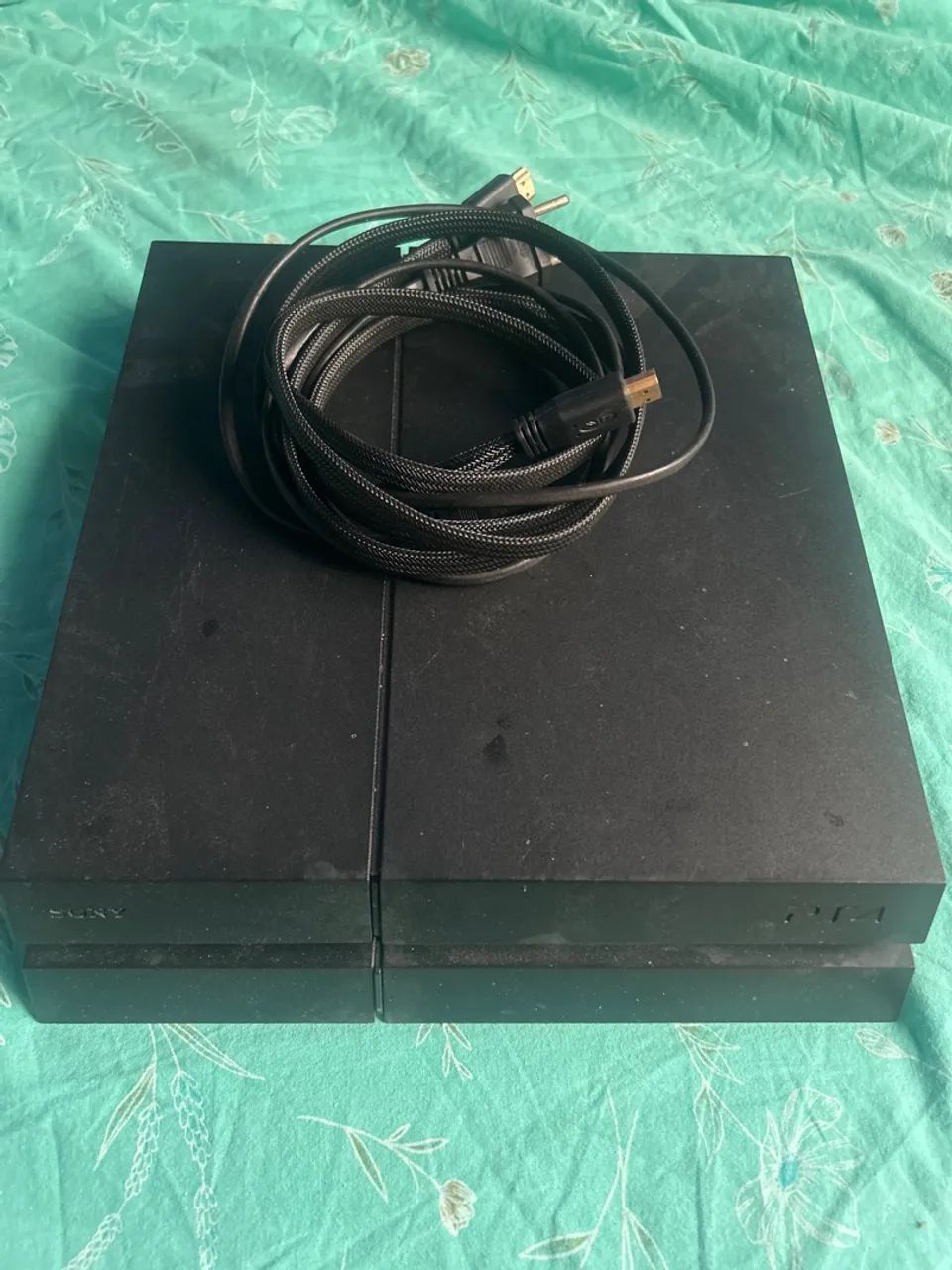 Vendo ps4 com defeito com cabo hdmi e cabo de energia 