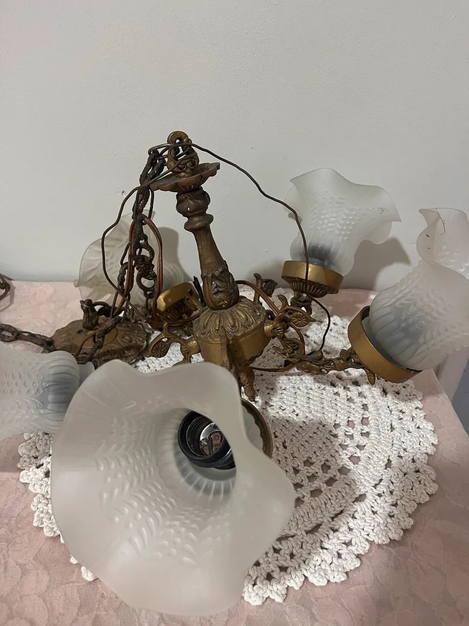 Lustre antigo em bronze . - Foto 2