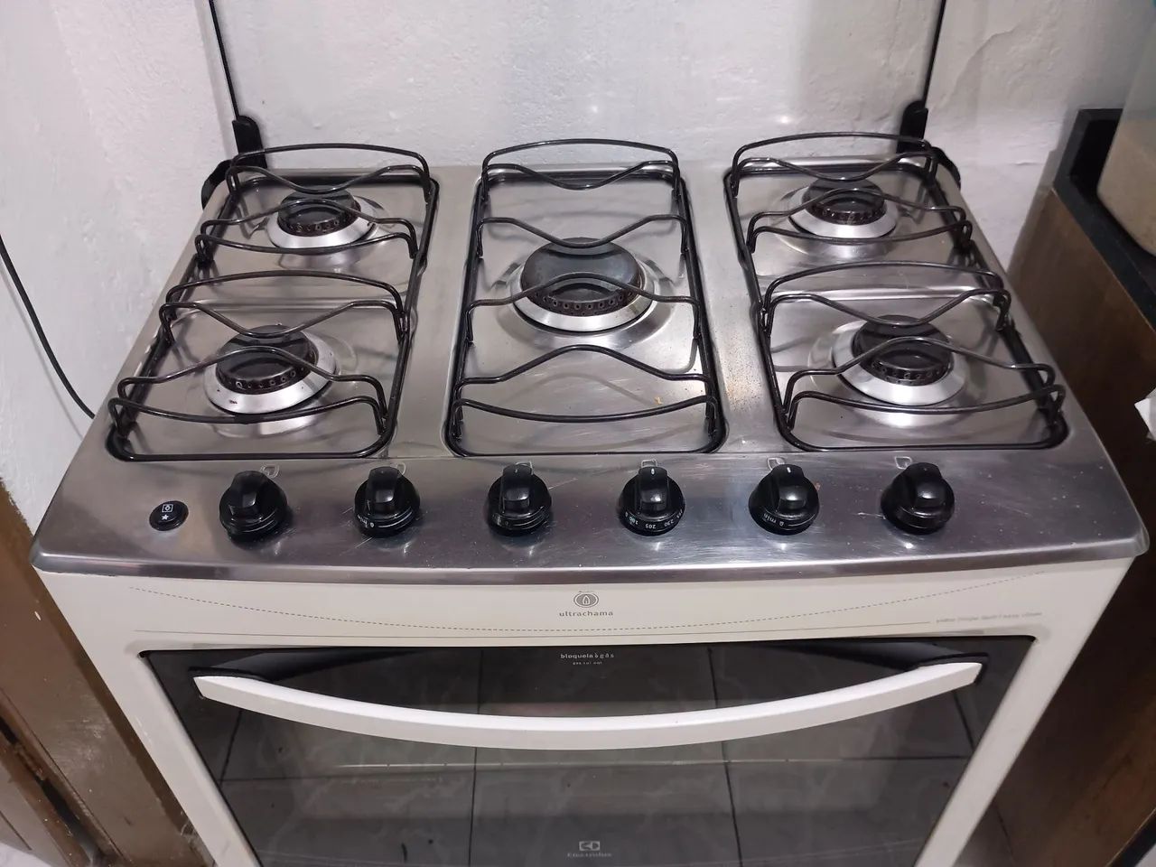 Fogão Esmaltec 5 bocas aceito troca por mesa de 4 lugares de vidro em bom estado  - Foto 3