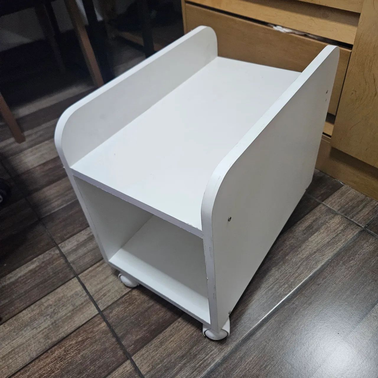 Suporte para CPU e Nobreak com Rodízios em MDF Branco - Excelente Estado - Foto 2