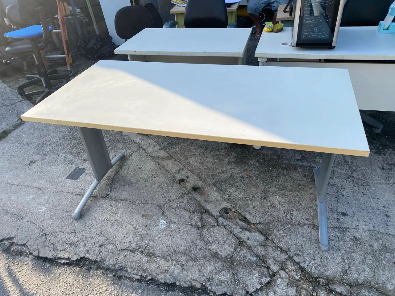 Mesa grande de escritório SEMINOVA da alberflex 