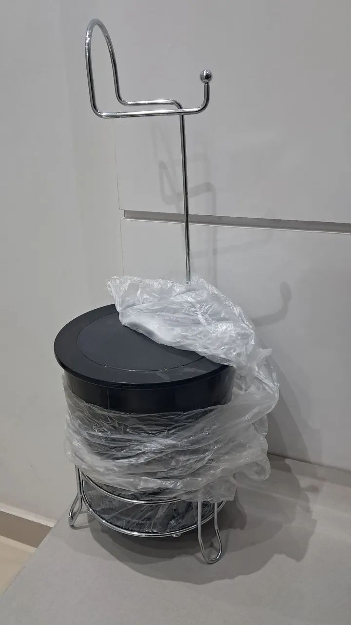 Suporte para Papel Higiênico Cromado com Lixeira Niquelart Cor Preto. - Foto 4