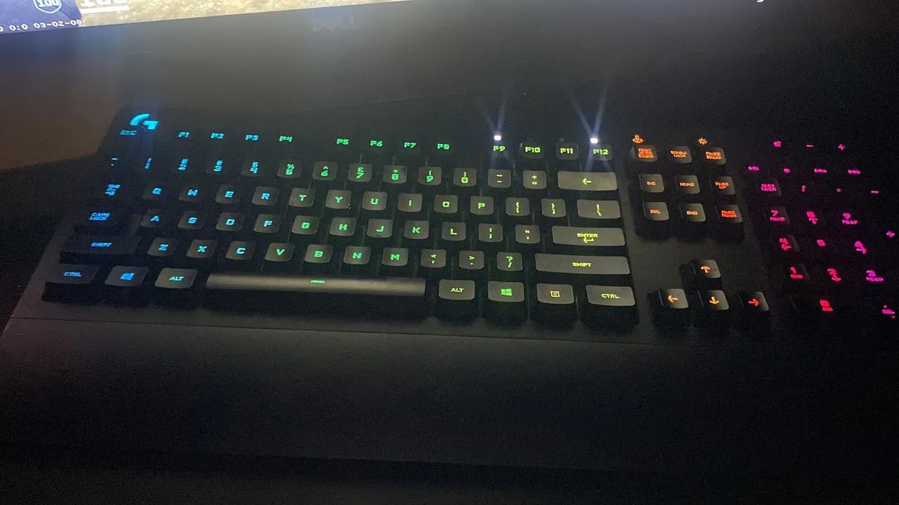 Teclado Logitech G213