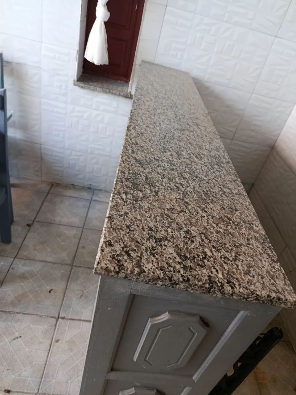 Balcão de madeira com tampo em granito - Foto 3
