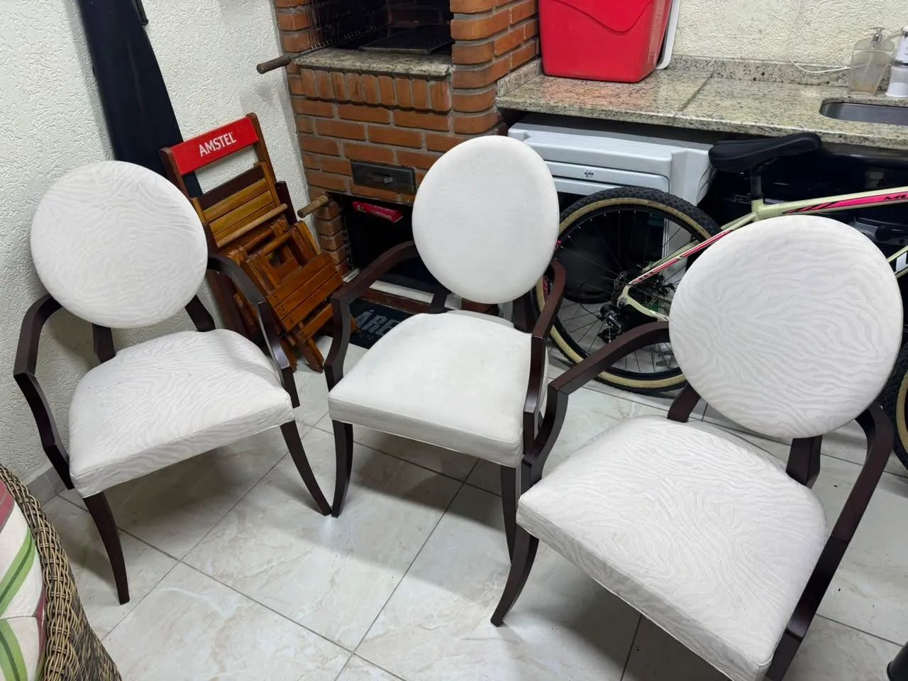 Jogo de quatro lindas cadeiras estofadas - Foto 2