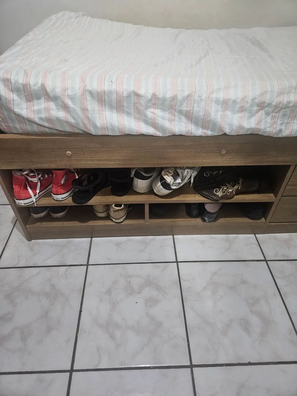 Cama com gavetas  e sapateira - Foto 2