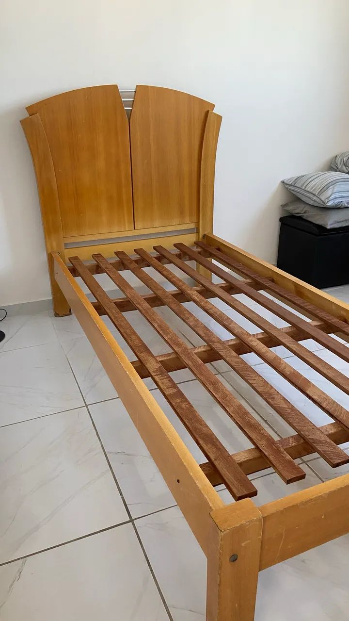 Vendo Cama de Solteiro de Madeira - Foto 2