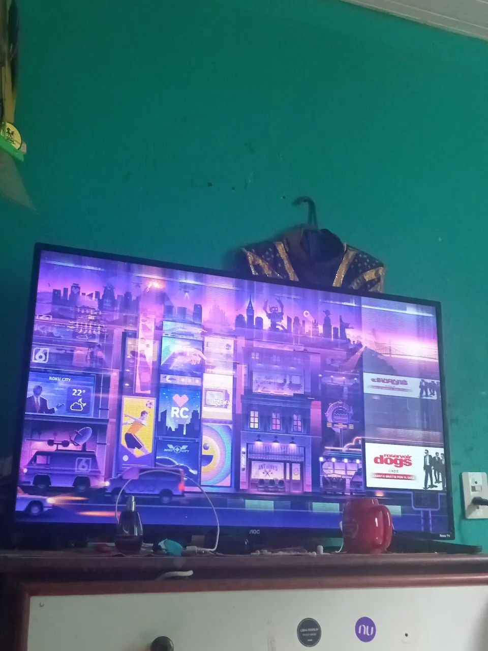 A Smart TV 42" AOC Roku  - Foto 4