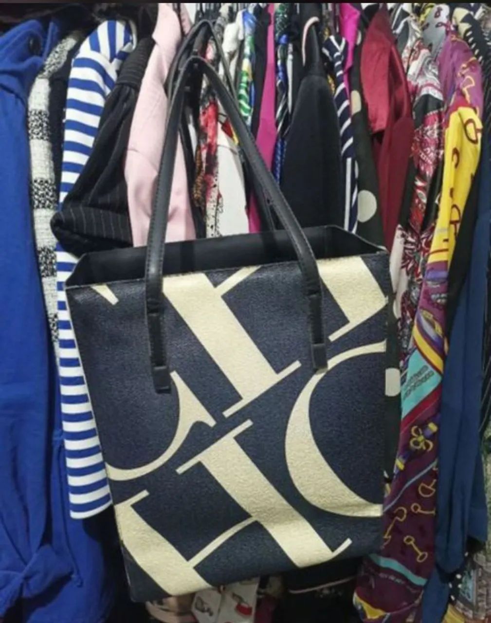 Bolsa tote Carolina Herrera preta e branca  - Foto 3