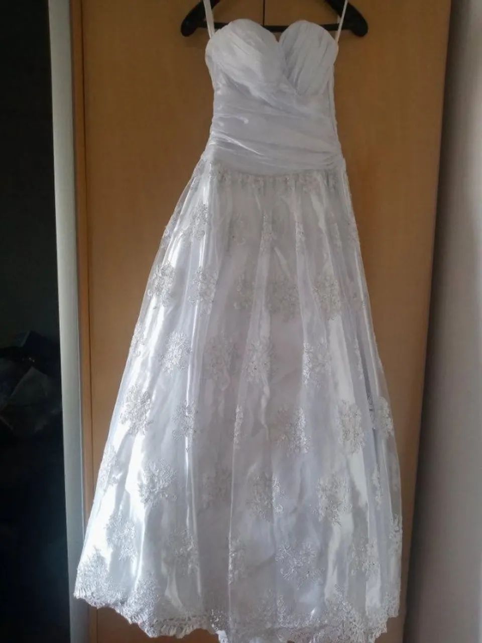 Vestido de noiva com véu tamanho P - Foto 3