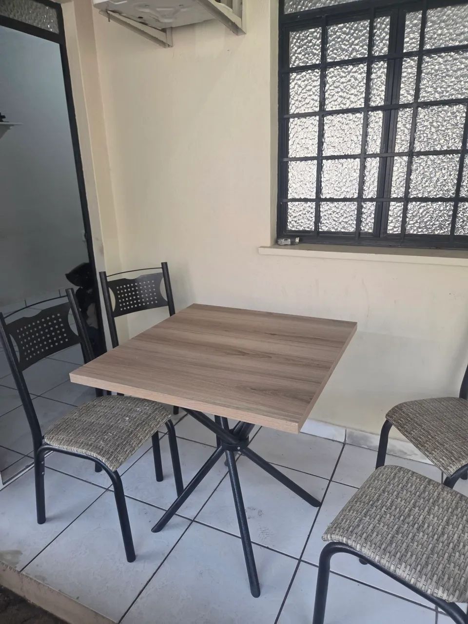 Mesa com 4 cadeiras  - Foto 2