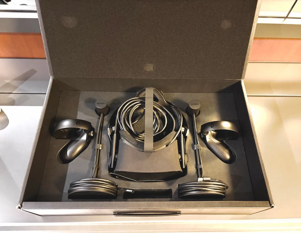 Óculos de realidade virtual - Oculus Rift CV1 completo 
