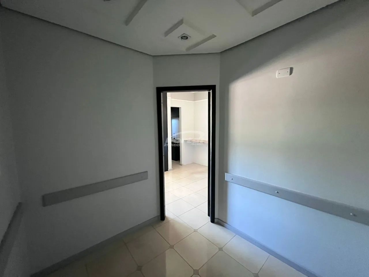 Excelente sala comercial, semi mobiliada, no Centro da cidade. - Foto 4
