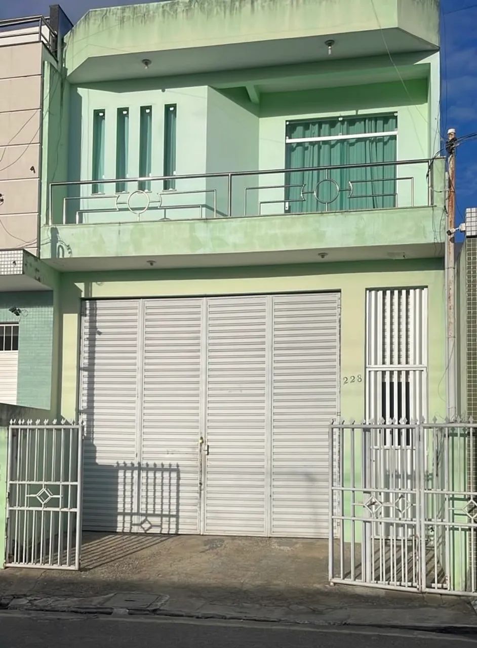 Alugo prédio com garagem e primeiro andar em Itabaiana próximo a pão e mel 