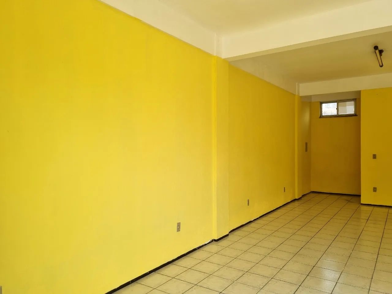 Loja térrea dispõe de banheiro social área 38,85 m² no bairro Pan Americano - Foto 3