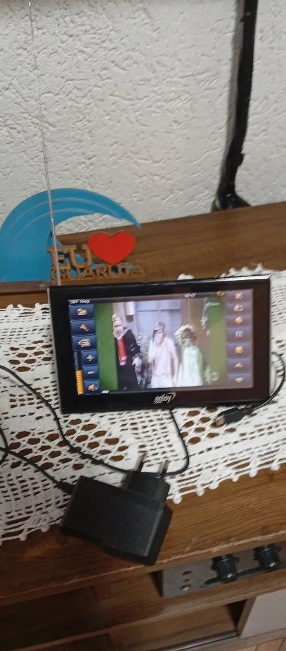 Tv portátil e GPS tela 7 polegadas tv digital bluetooth FM cartão e fonte bateria boa 