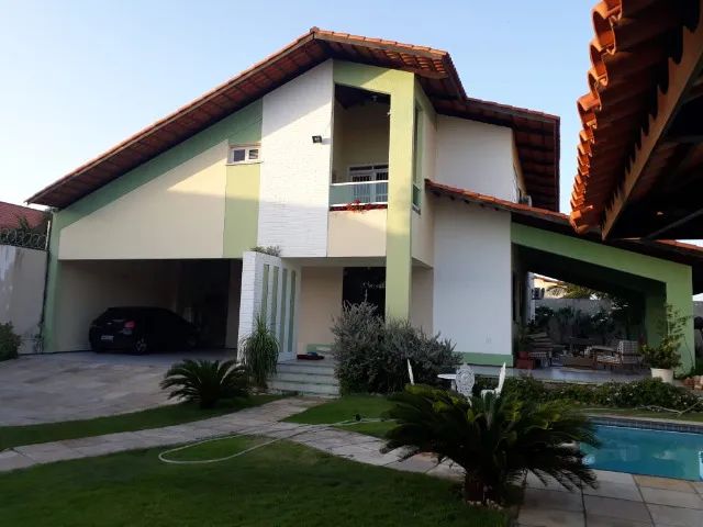 Casa duplex com cinco quartos sendo três suítes - 450m²