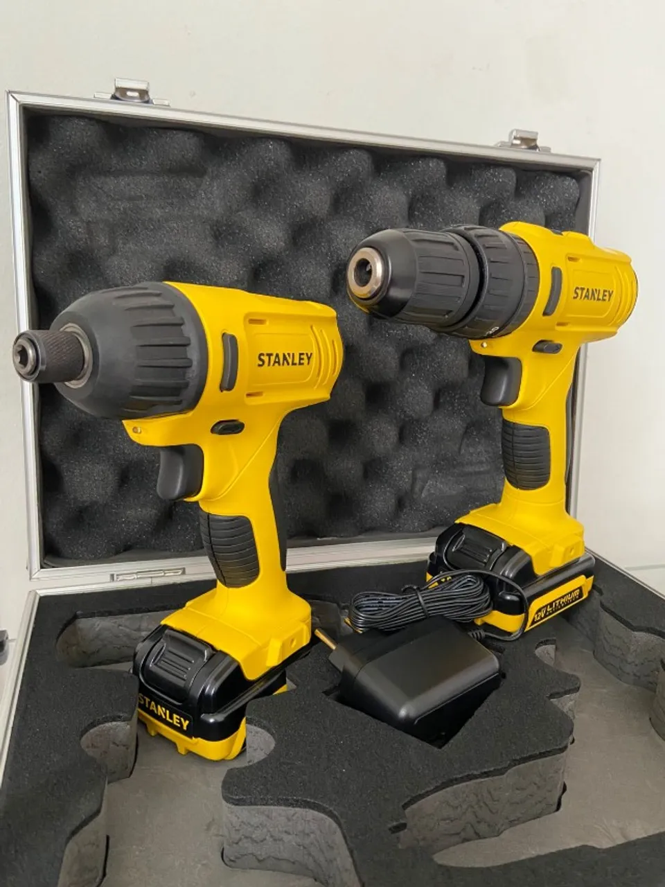 Kit Chave De Impacto E Parafusadeira 68v C/maleta e 2 Baterias