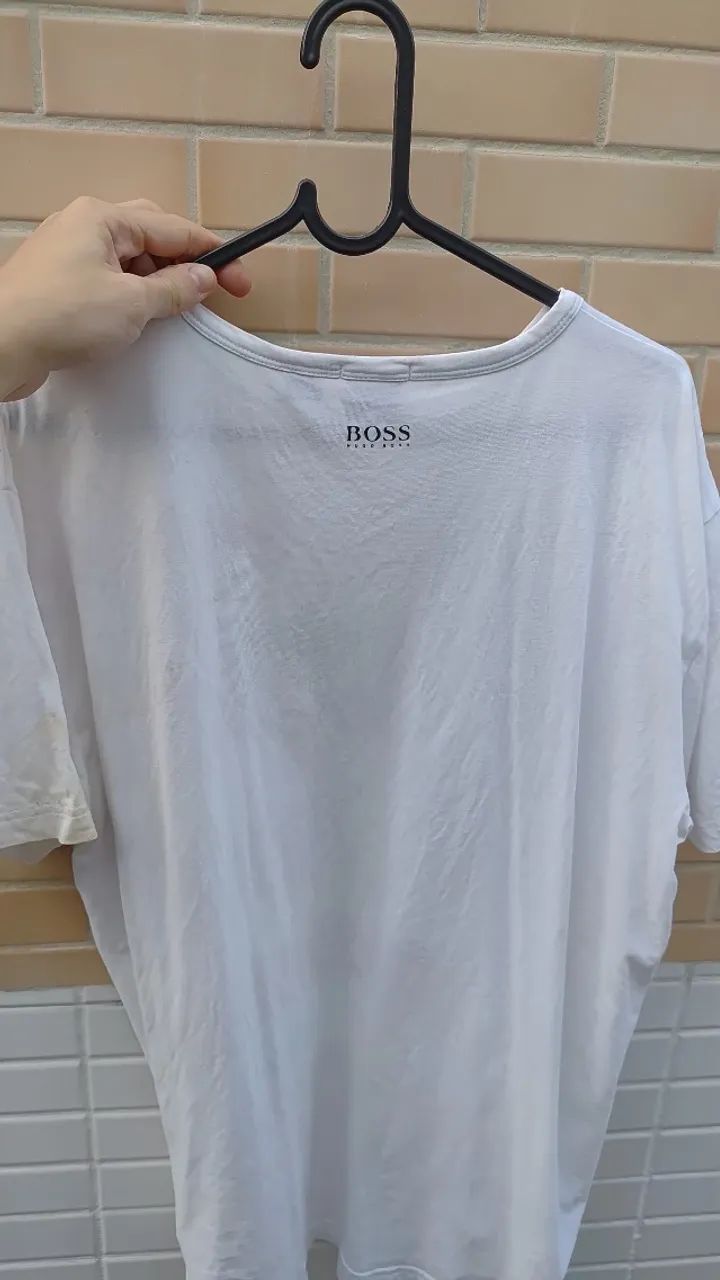 Camisa hugo boss branca e vermelha - Foto 3