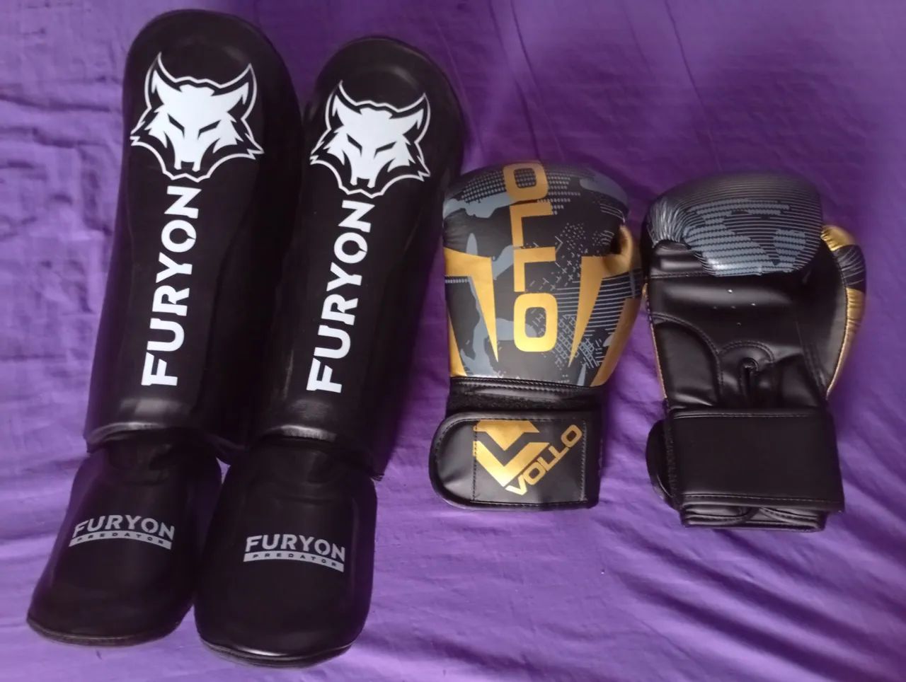 Kit luvas e caneleiras Muay-Thai