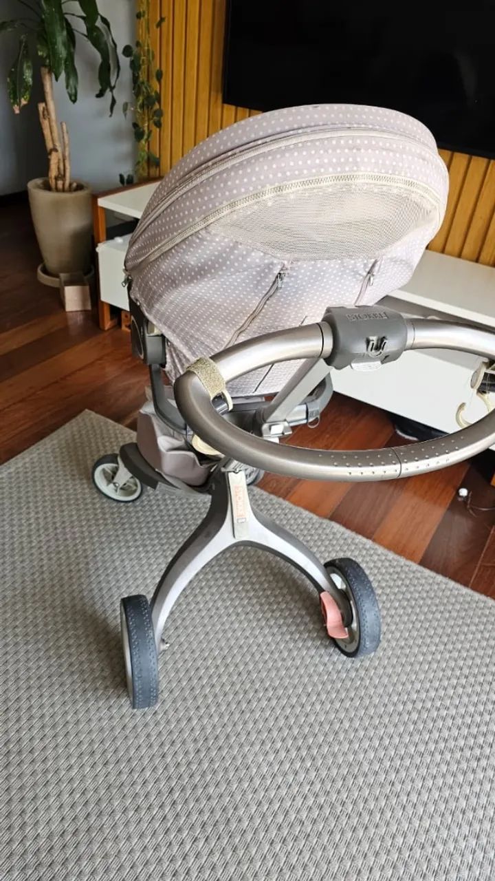 Carrinho de bebe Stokke + moisés ! maravilhoso! - Foto 4