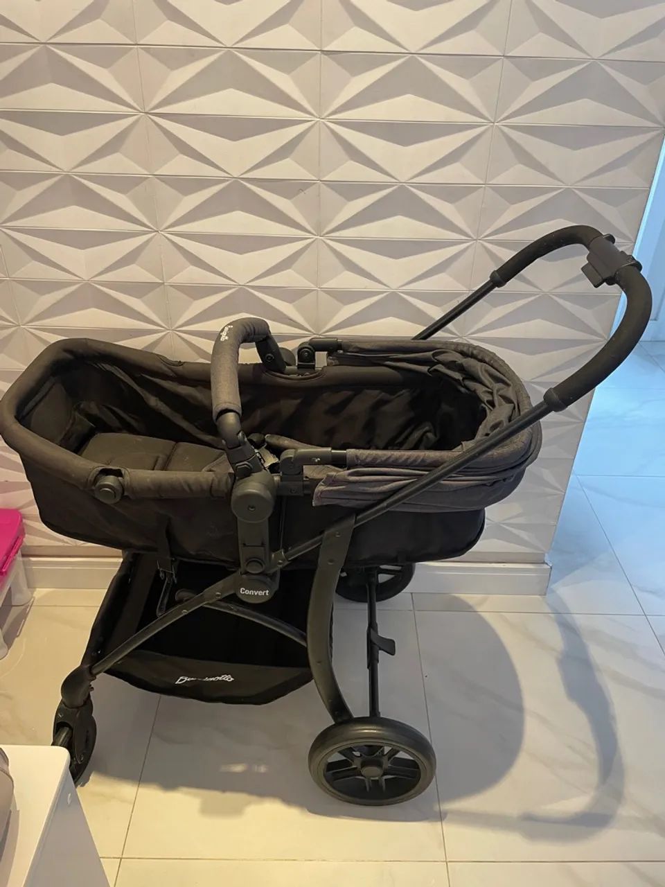Carrinho de bebê com bebê conforto  - Foto 4