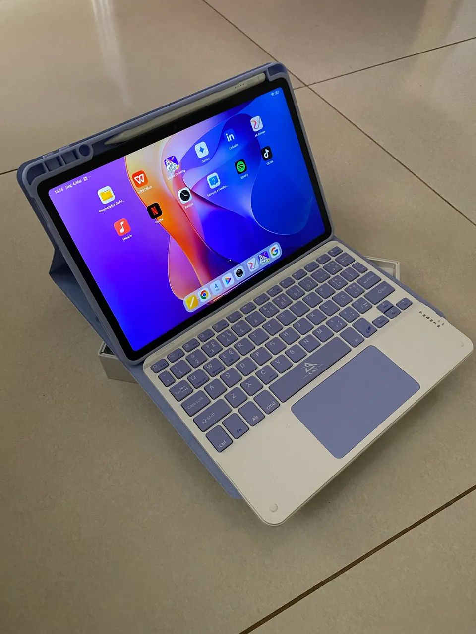 capa com teclado touch para redmi pad 2 na cor lavanda - Foto 3