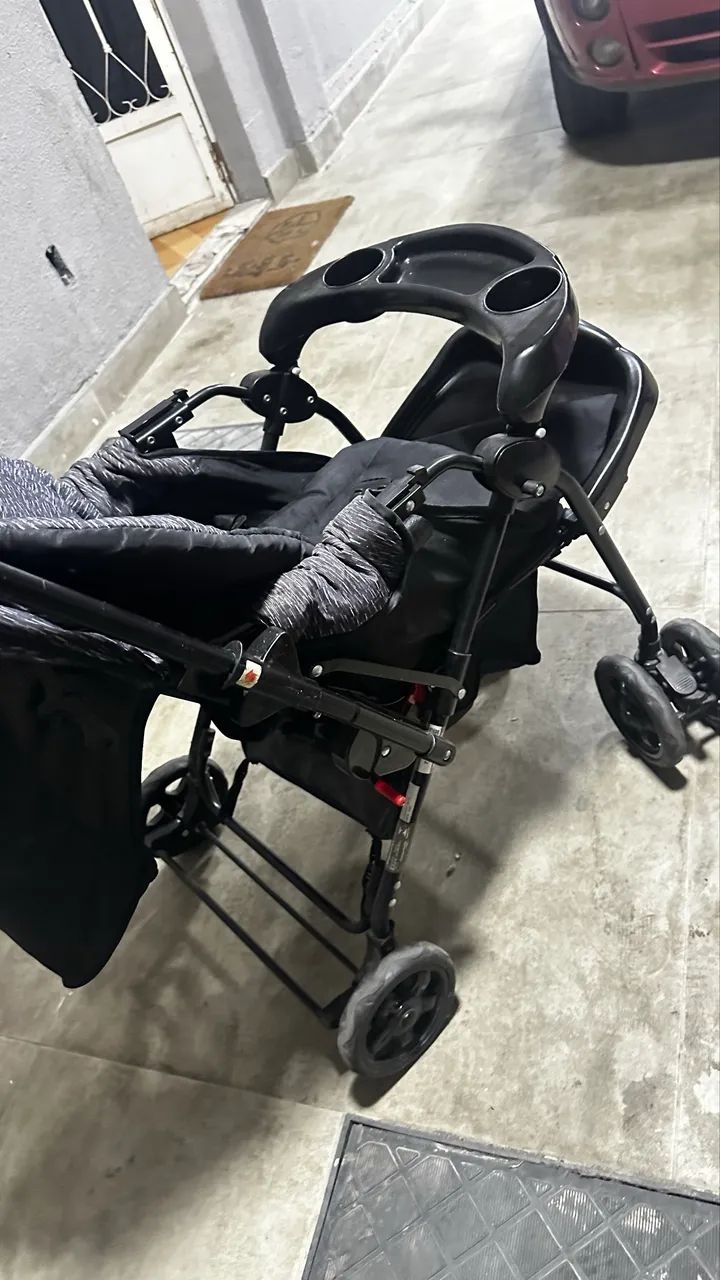 Carrinho de bebê Cosco com bebê conforto - Foto 4