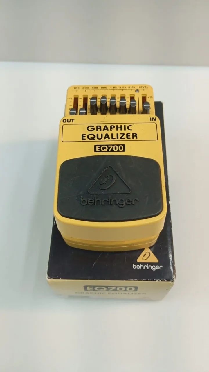 PEDAL EQUALIZADOR BEHRINGER EQ700 NA CAIXA