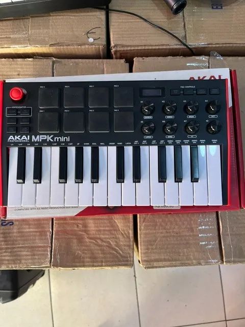 Controladora AKAI MPK Mini