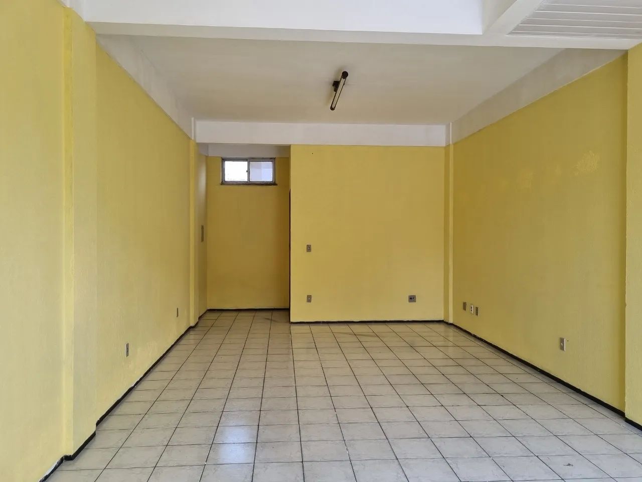 Loja térrea dispõe de banheiro social área 38,85 m² no bairro Pan Americano - Foto 5
