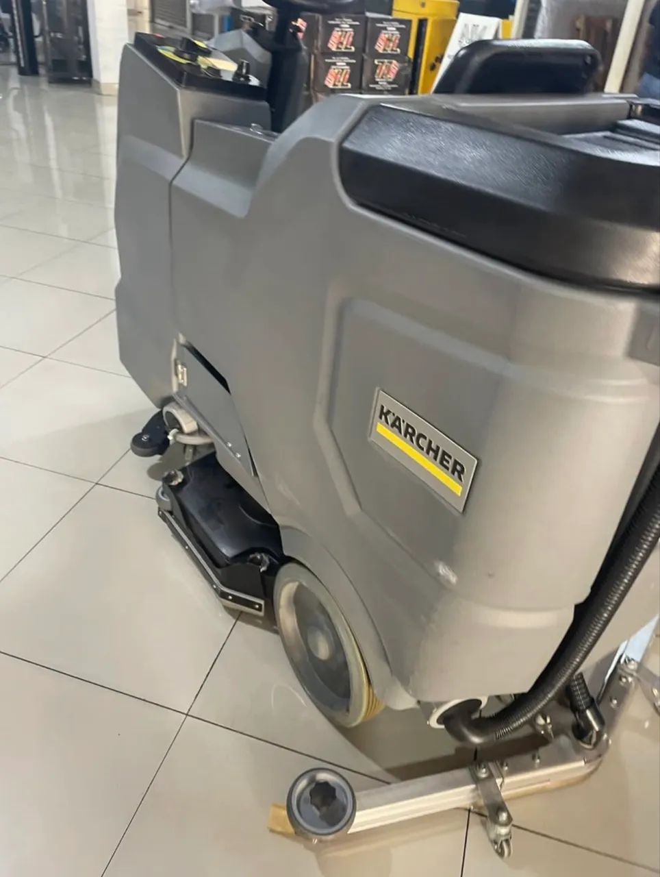 Lavadora e Secadora de Piso Kärcher B90 R  seminovo  - Foto 5
