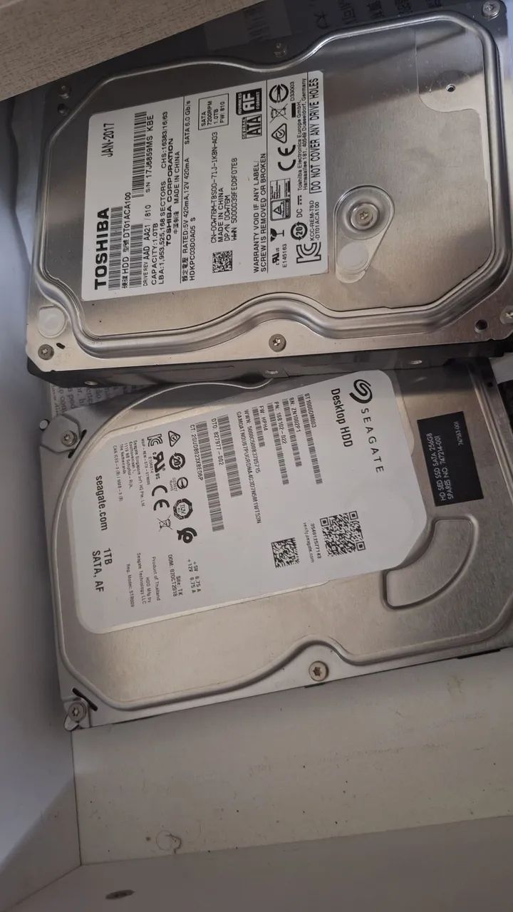 2hd 1tb cada um toshiba e seagate 