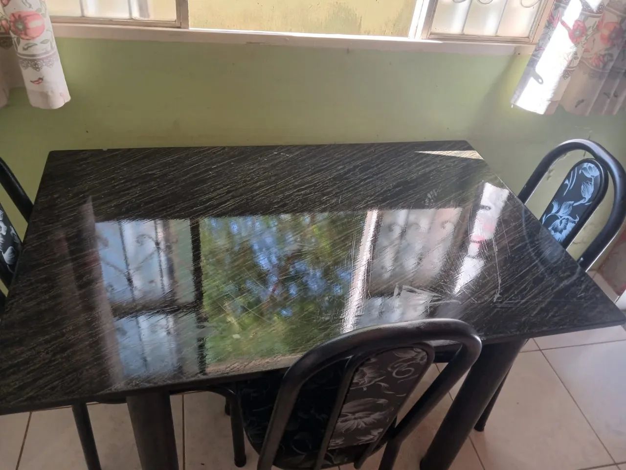 Mesa com 4 cadeiras  - Foto 4