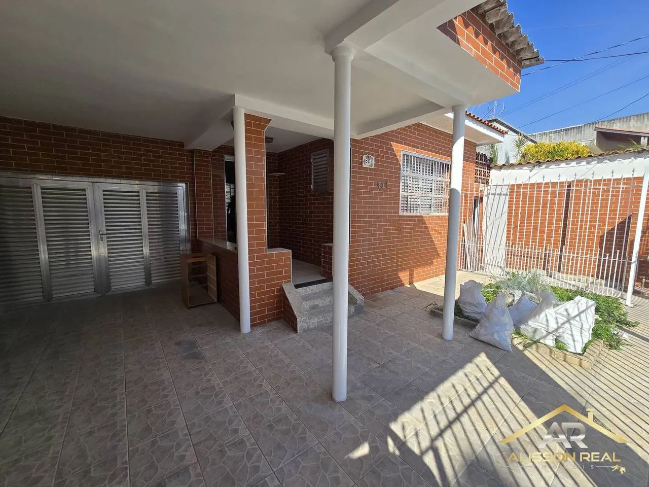 Casa Térrea com Terreno 250m² - Ideal para construtores. - Foto 2