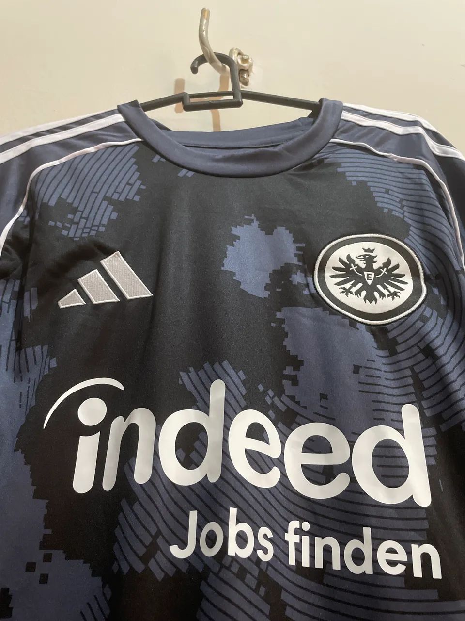 Camisa Eintracht Frankfurt 2025 - Foto 4