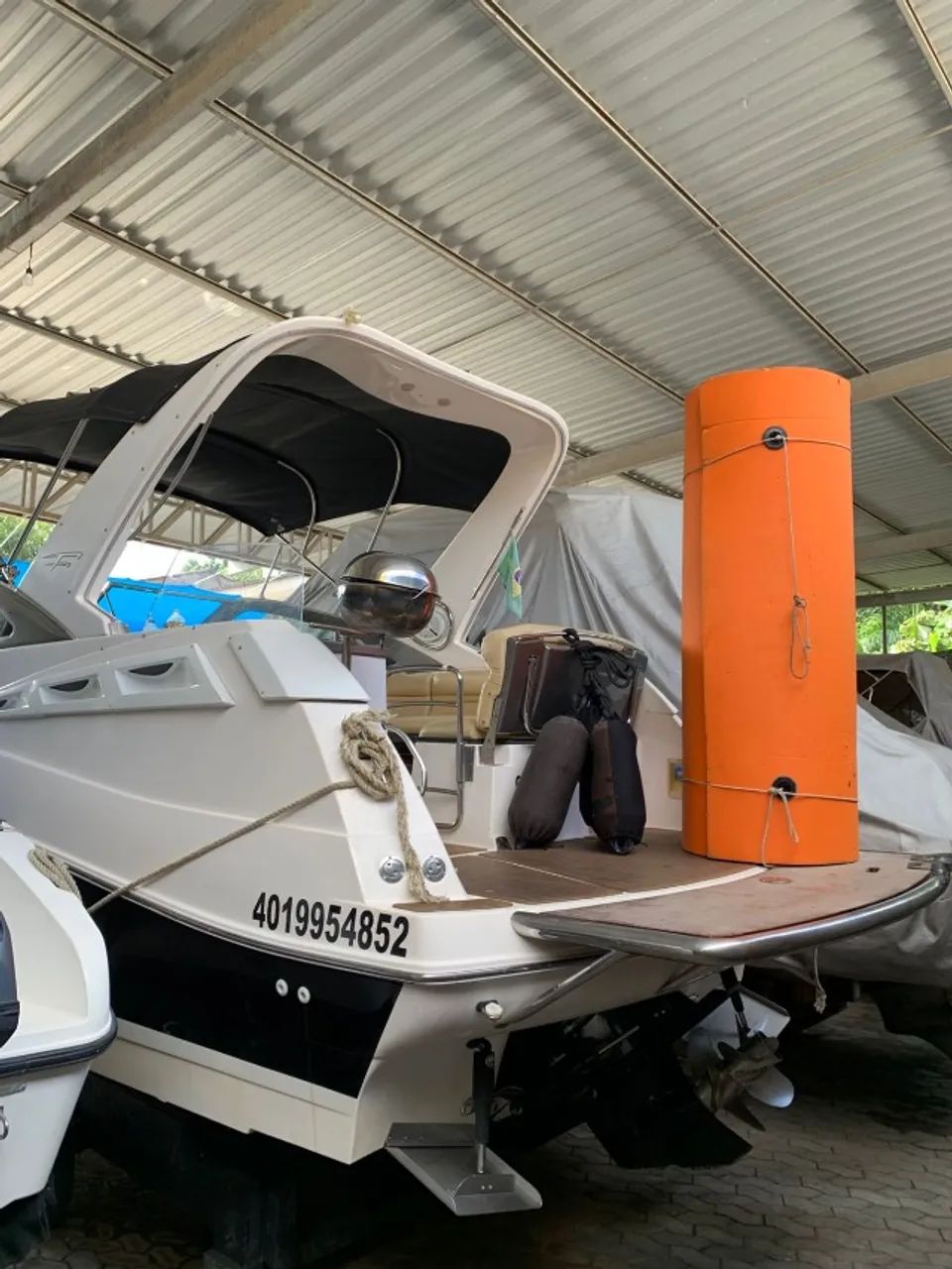 Lancha Focker 30.5 (2015) - Motor Mercruiser 8.2 380Hp - 520 Horas - Foto 2