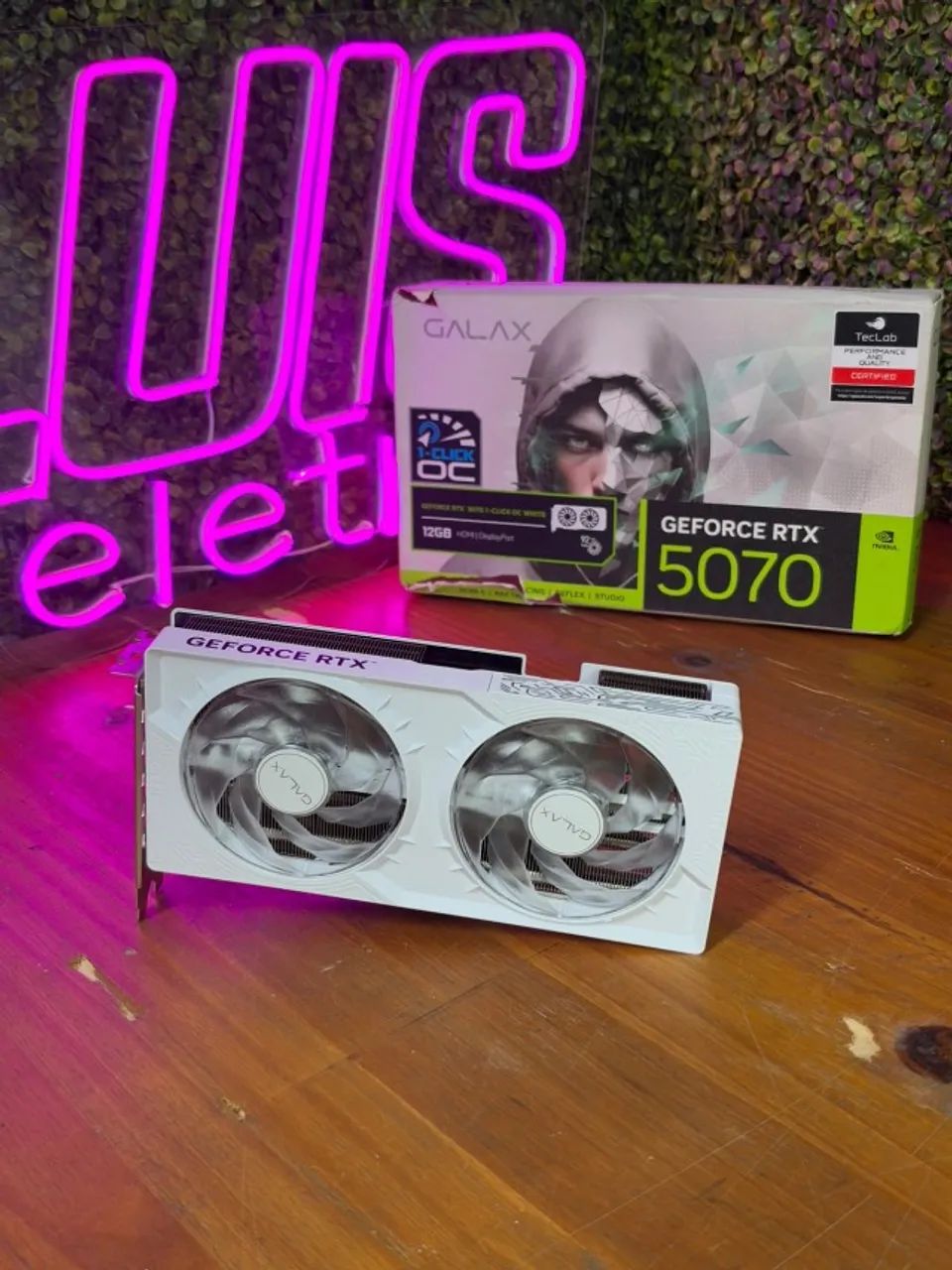 RTX 5070 12GB 1-Click OC - White