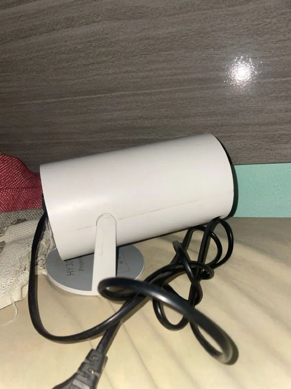 Projetor funcionando perfeitamente com controle 