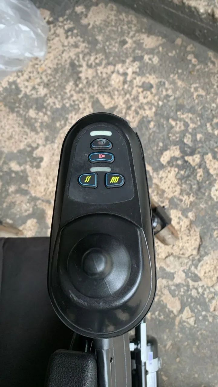 Cadeira de rodas motorizada  - Foto 4